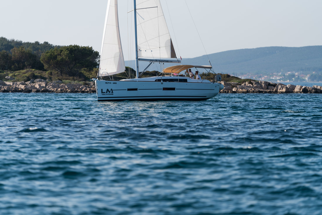 Dufour 382 GL — photo 9
