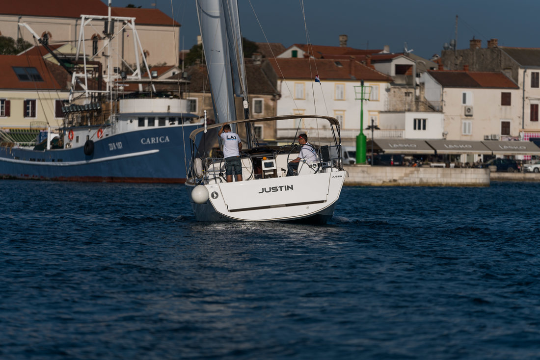 Dufour 382 GL — photo 10