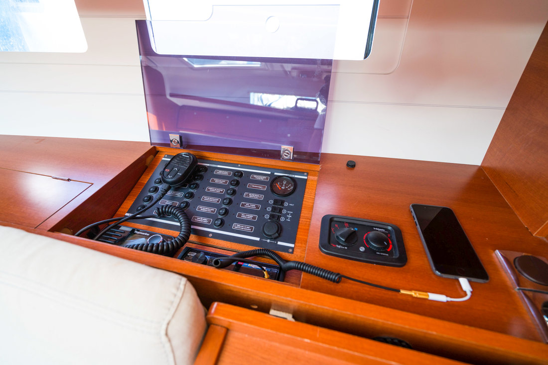 Dufour 382 GL — photo 14