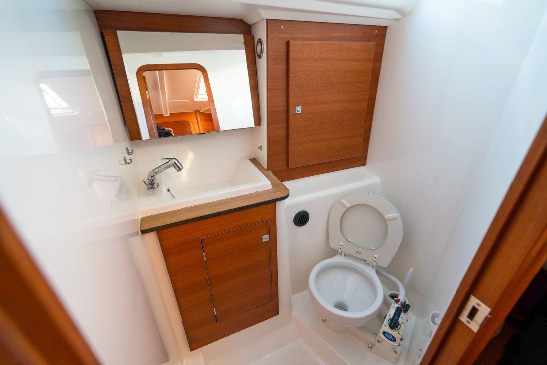 Dufour 382 GL — photo 20