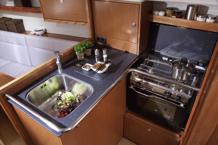 Bavaria Cruiser 32 — photo 7