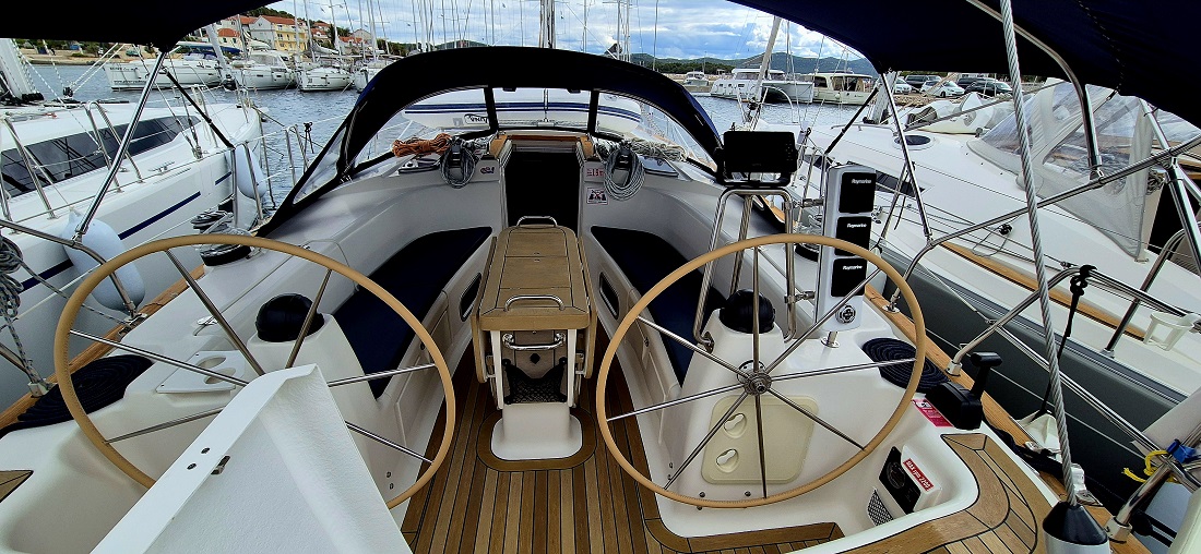 Bavaria 44 — photo 3