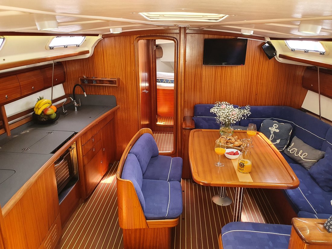 Bavaria 44 — photo 17