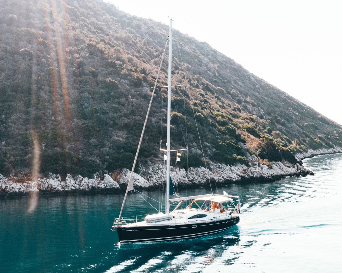 Sun Odyssey 49 DS — photo 1