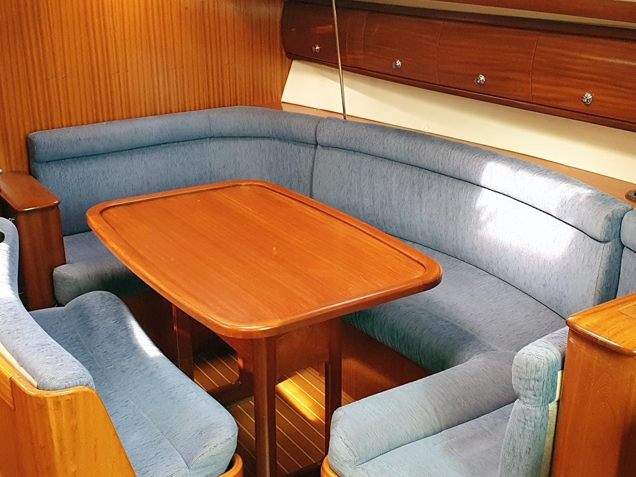 Bavaria 38 — photo 6