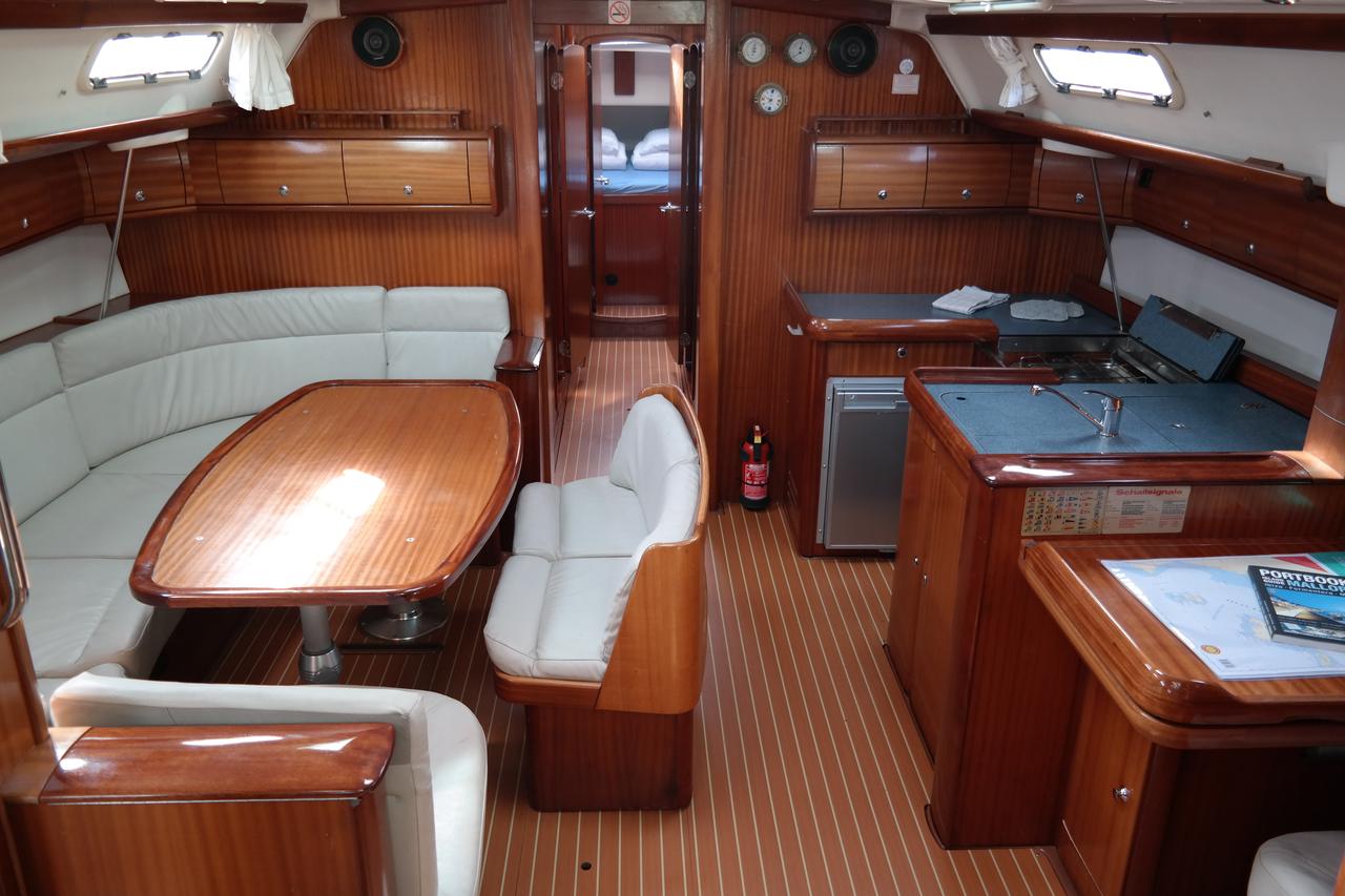 Bavaria 49 — photo 6