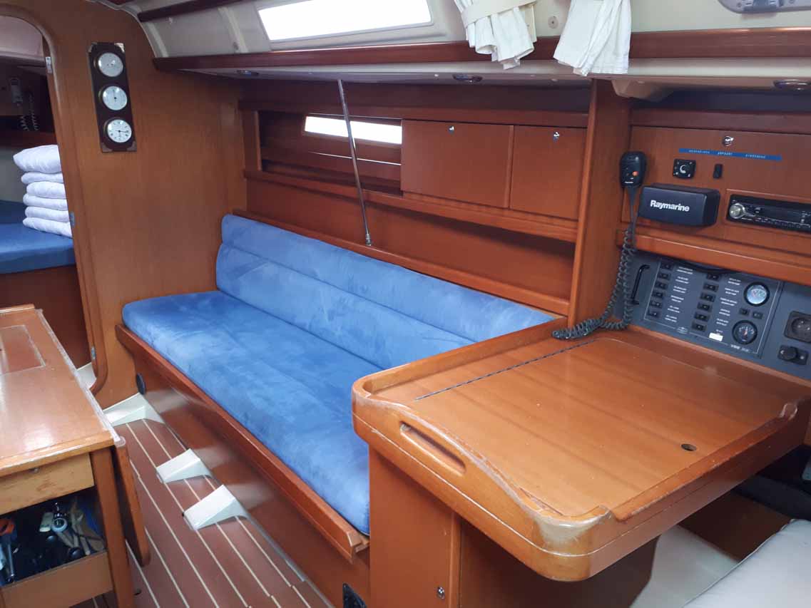 Dufour 325 GL — photo 9