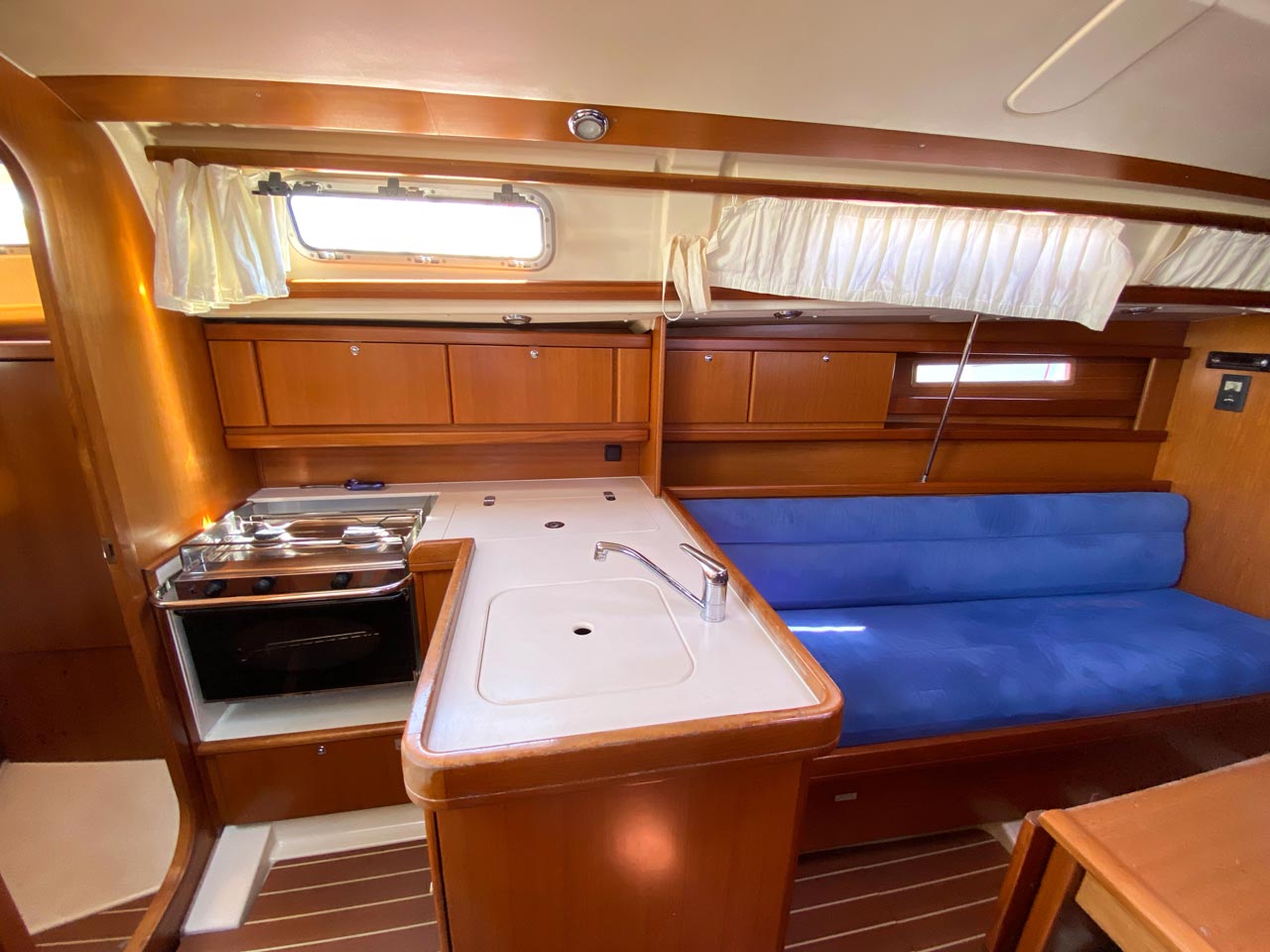 Dufour 325 GL — photo 11