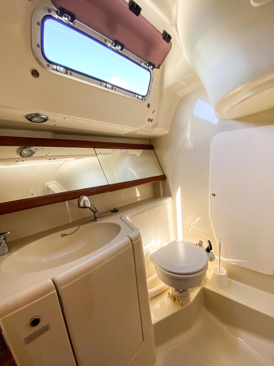 Dufour 325 GL — photo 16