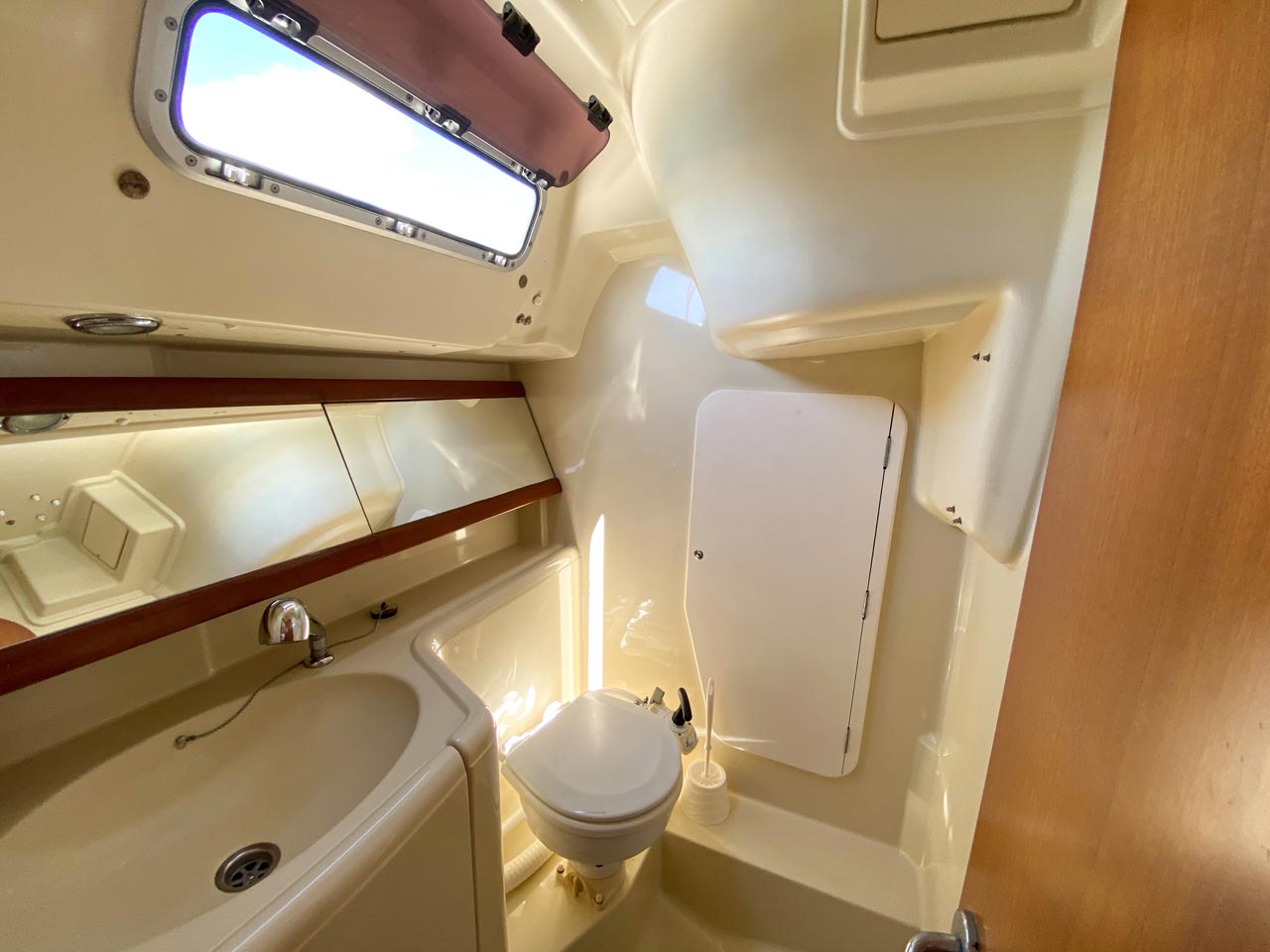 Dufour 325 GL — photo 17