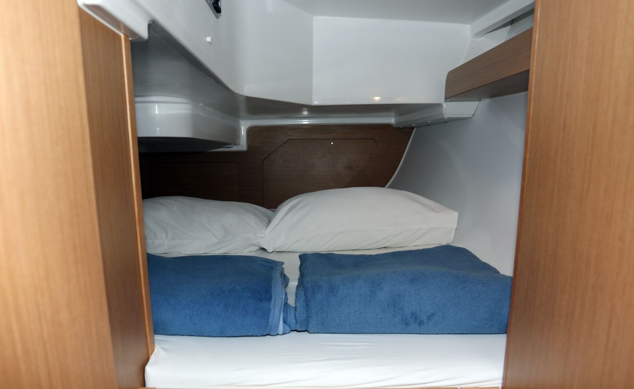 Sun Odyssey 319 - 2 cab. — photo 8
