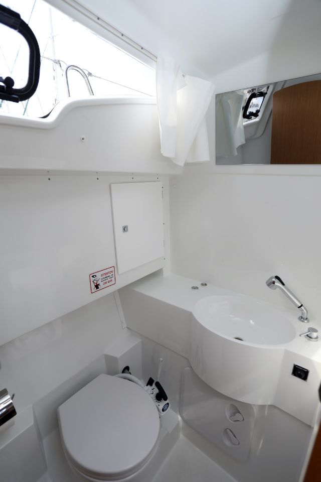 Sun Odyssey 319 - 2 cab. — photo 9