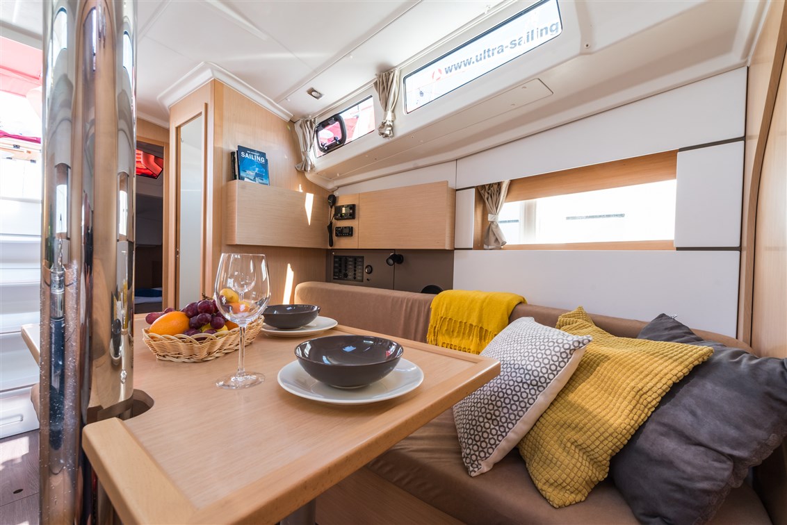 Oceanis 38 - 3 cab. — photo 15