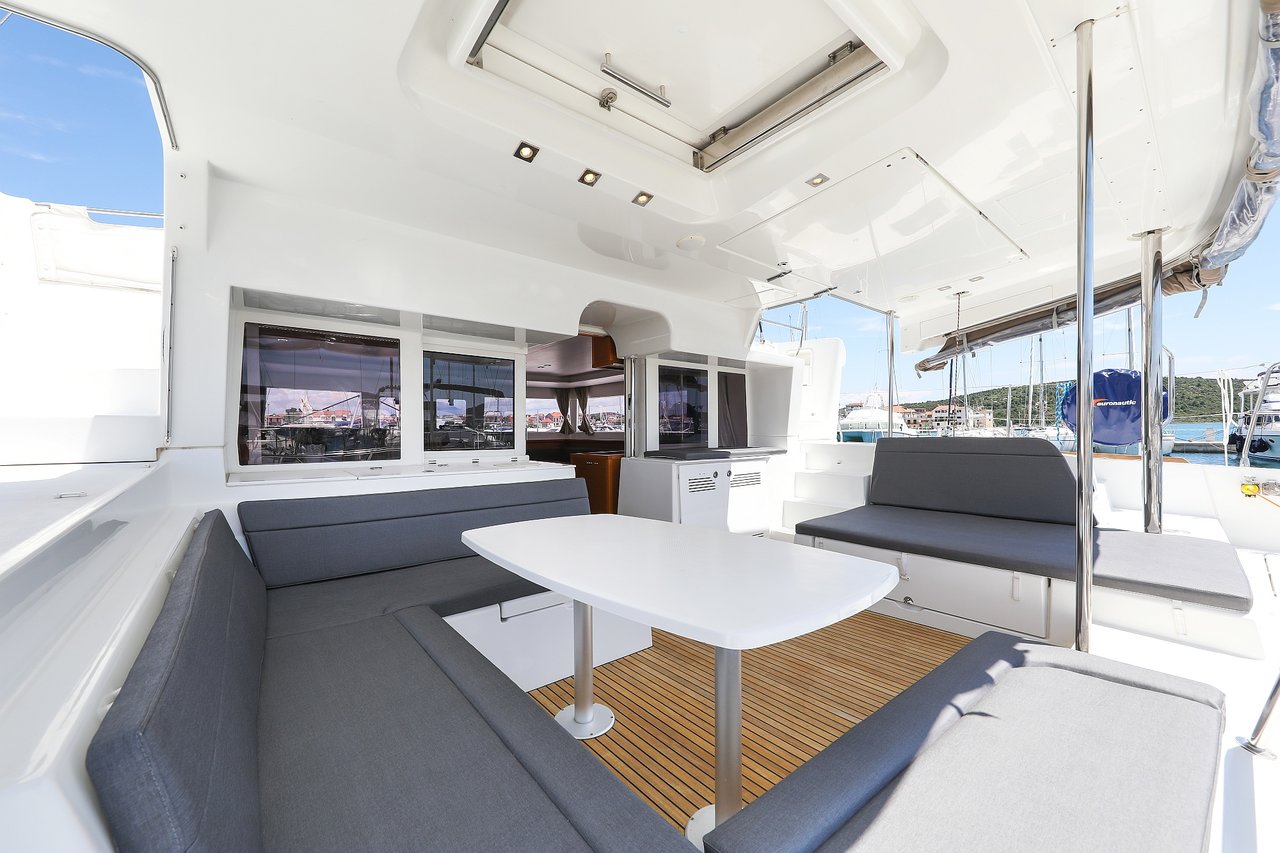 Lagoon 450 - 4 + 2 cab. — photo 6