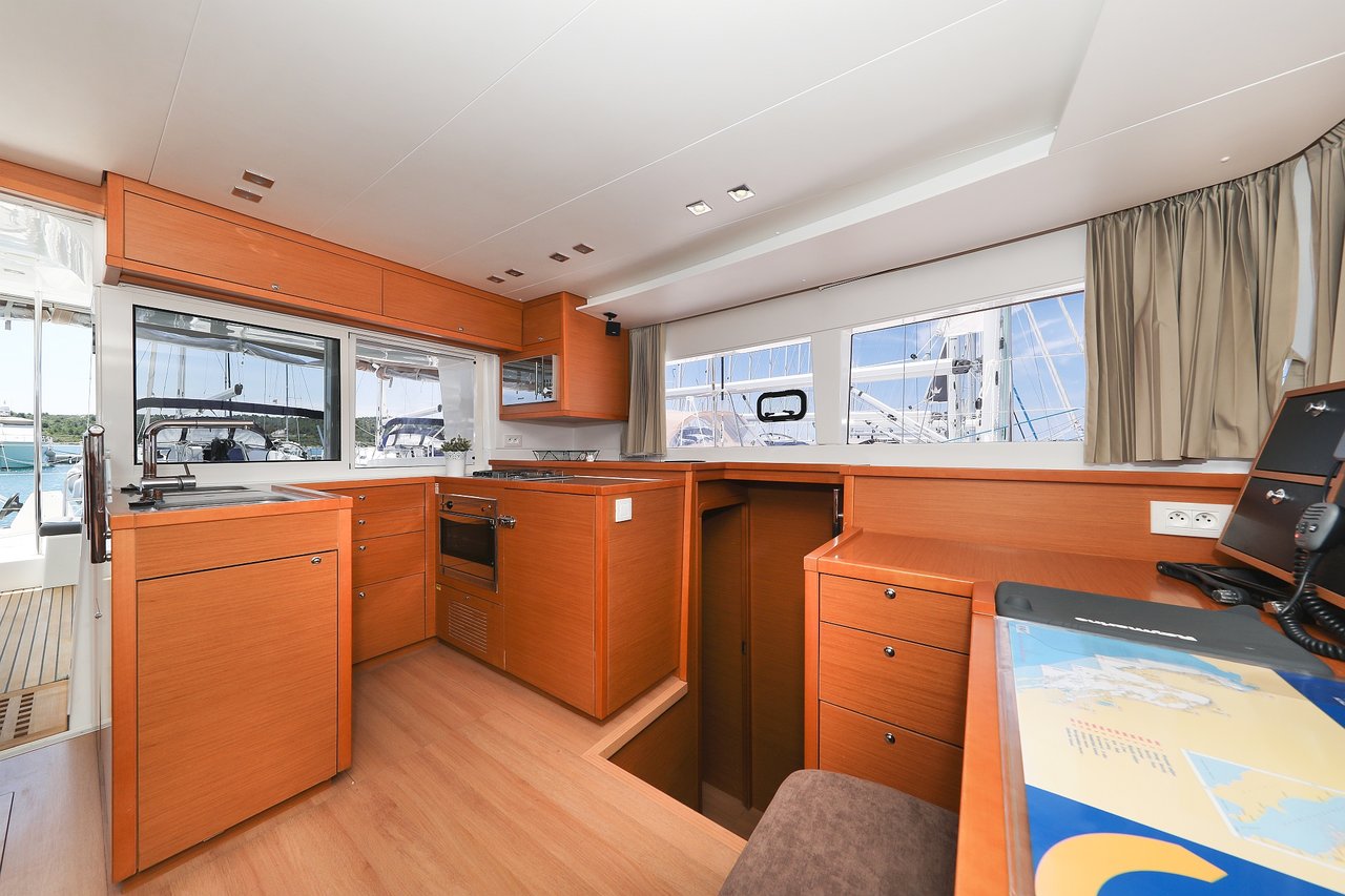 Lagoon 450 - 4 + 2 cab. — photo 13