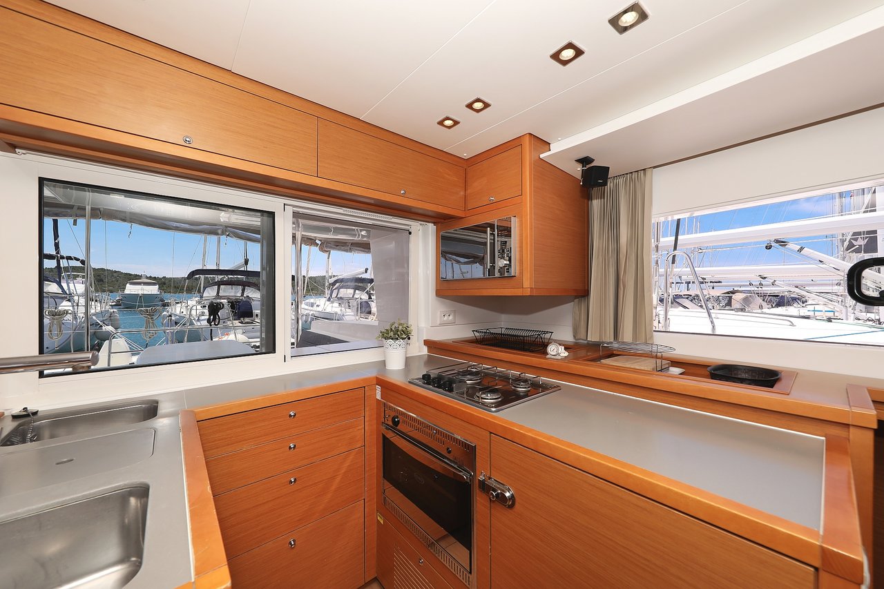 Lagoon 450 - 4 + 2 cab. — photo 14