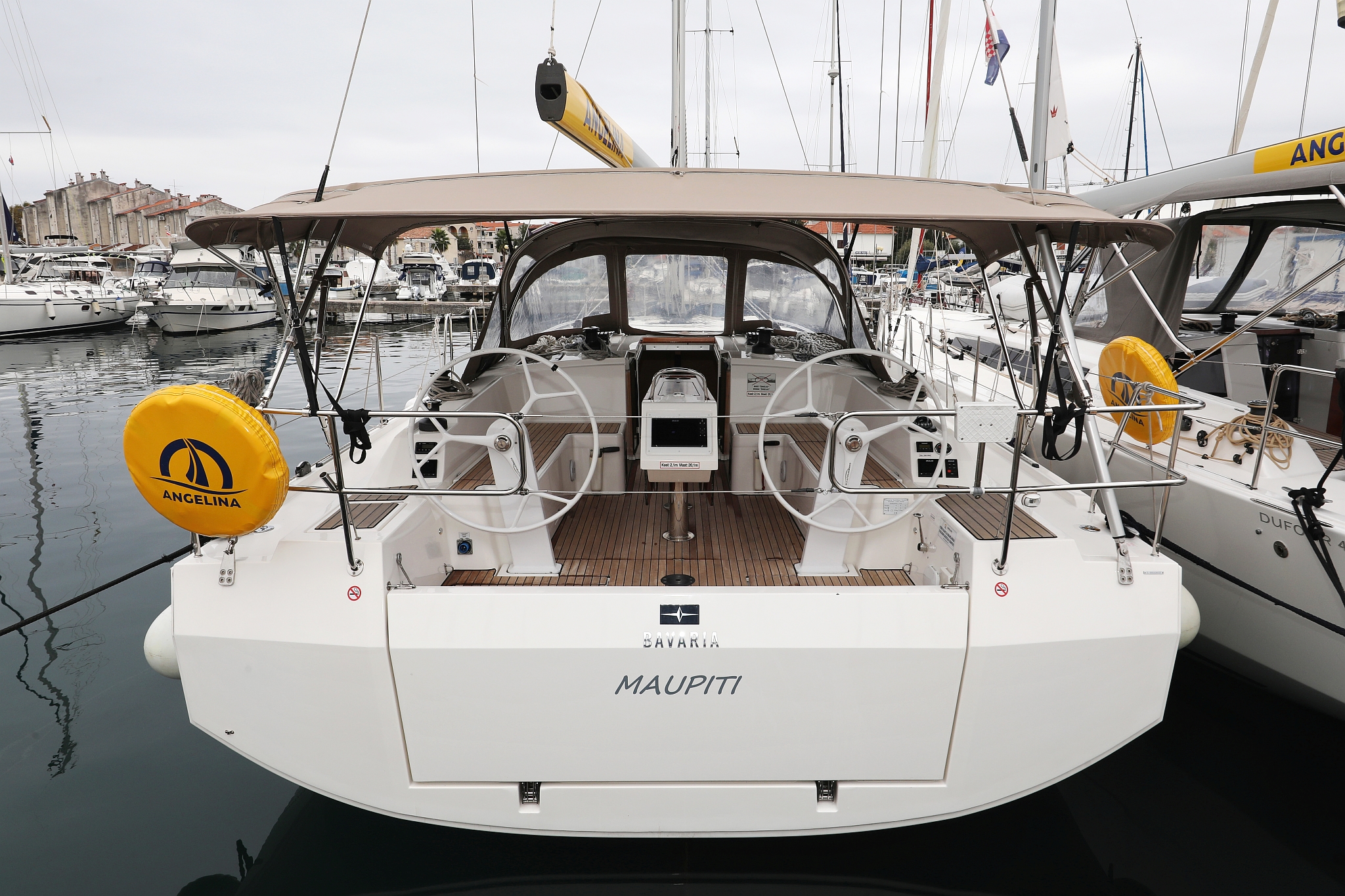 Bavaria C42 — photo 3