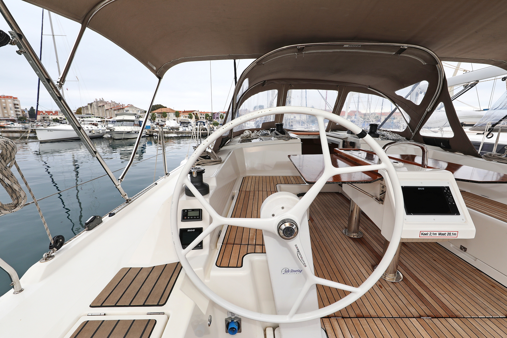Bavaria C42 — photo 6
