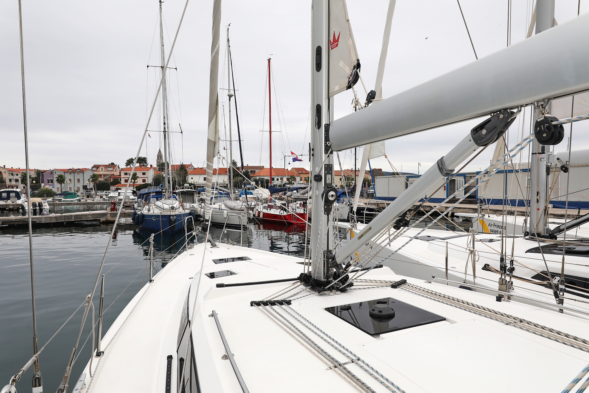 Bavaria C42 — photo 10
