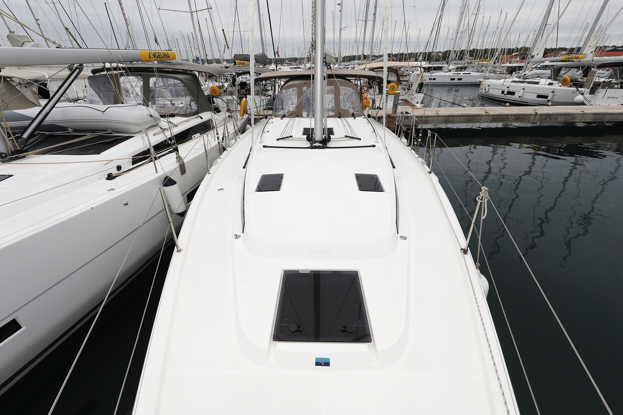 Bavaria C42 — photo 11