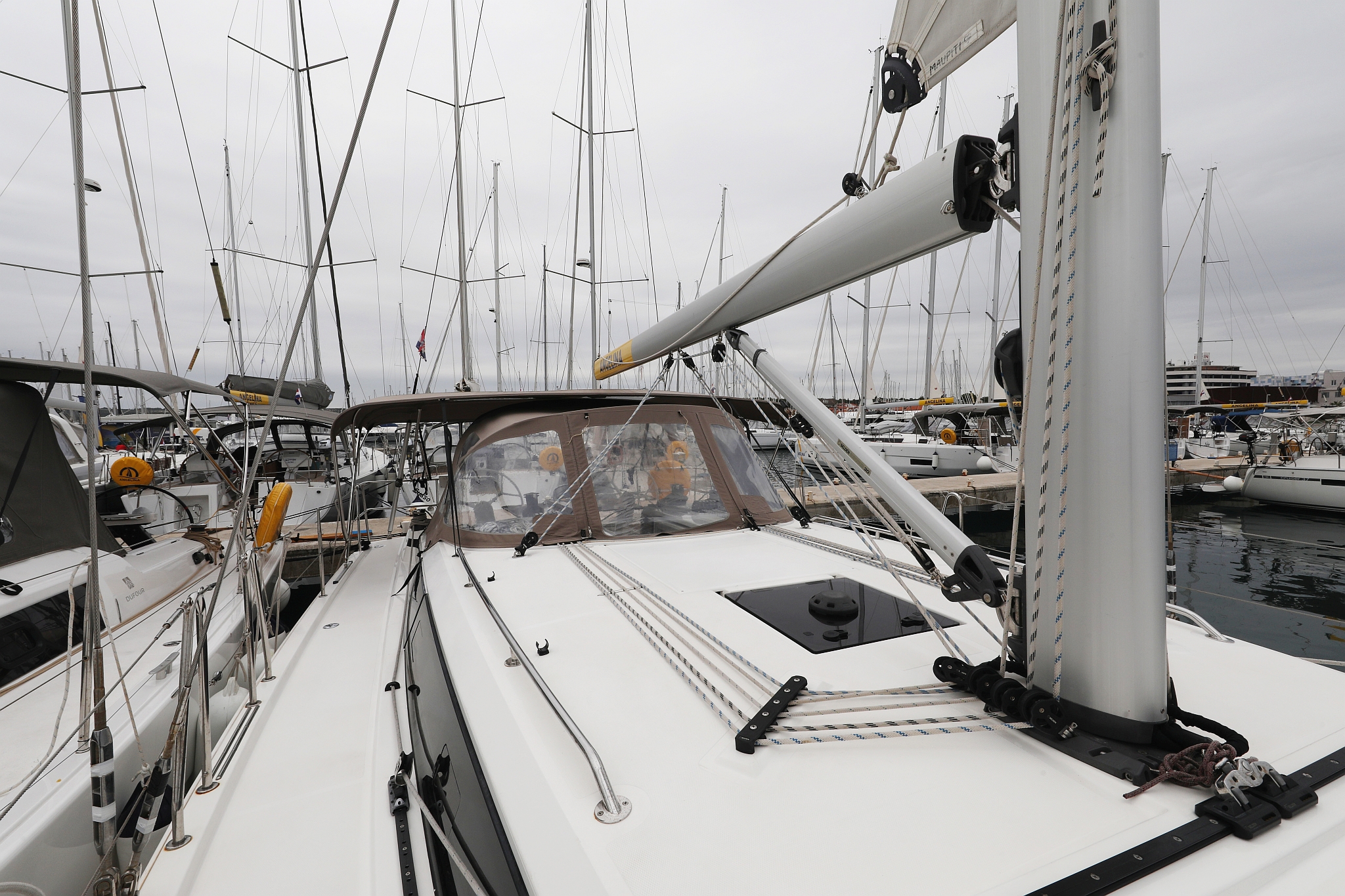 Bavaria C42 — photo 12