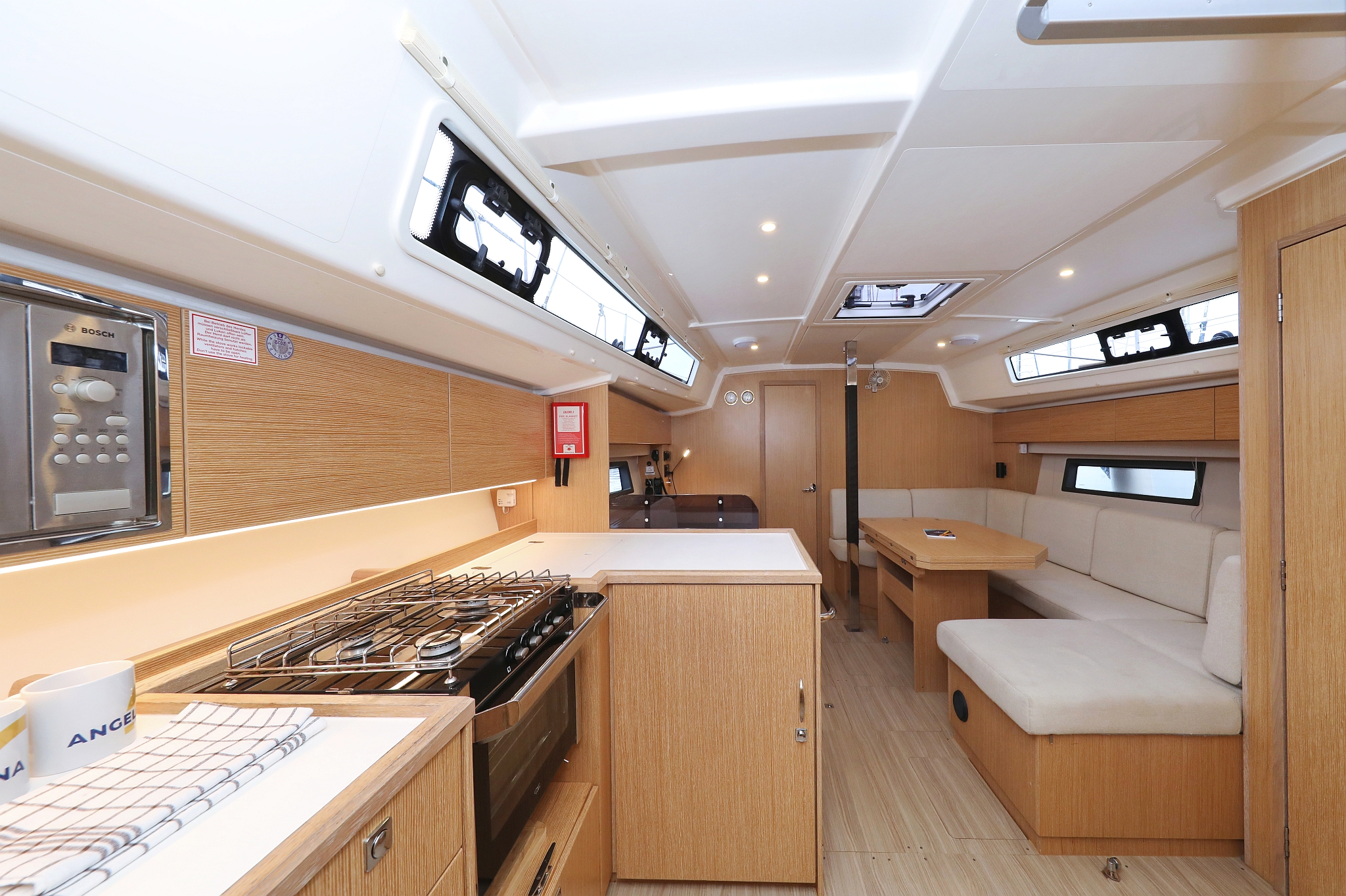 Bavaria C42 — photo 13