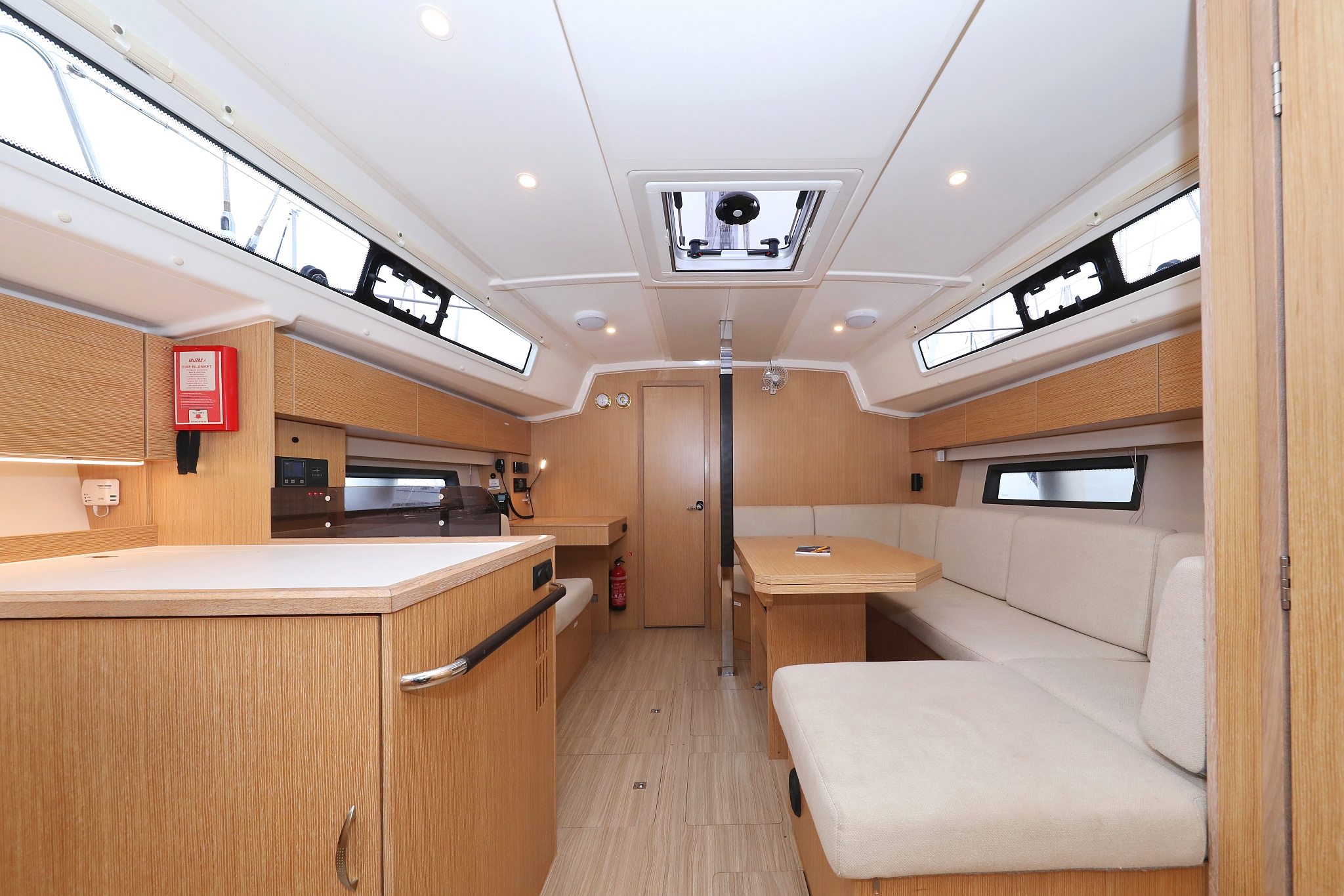 Bavaria C42 — photo 14