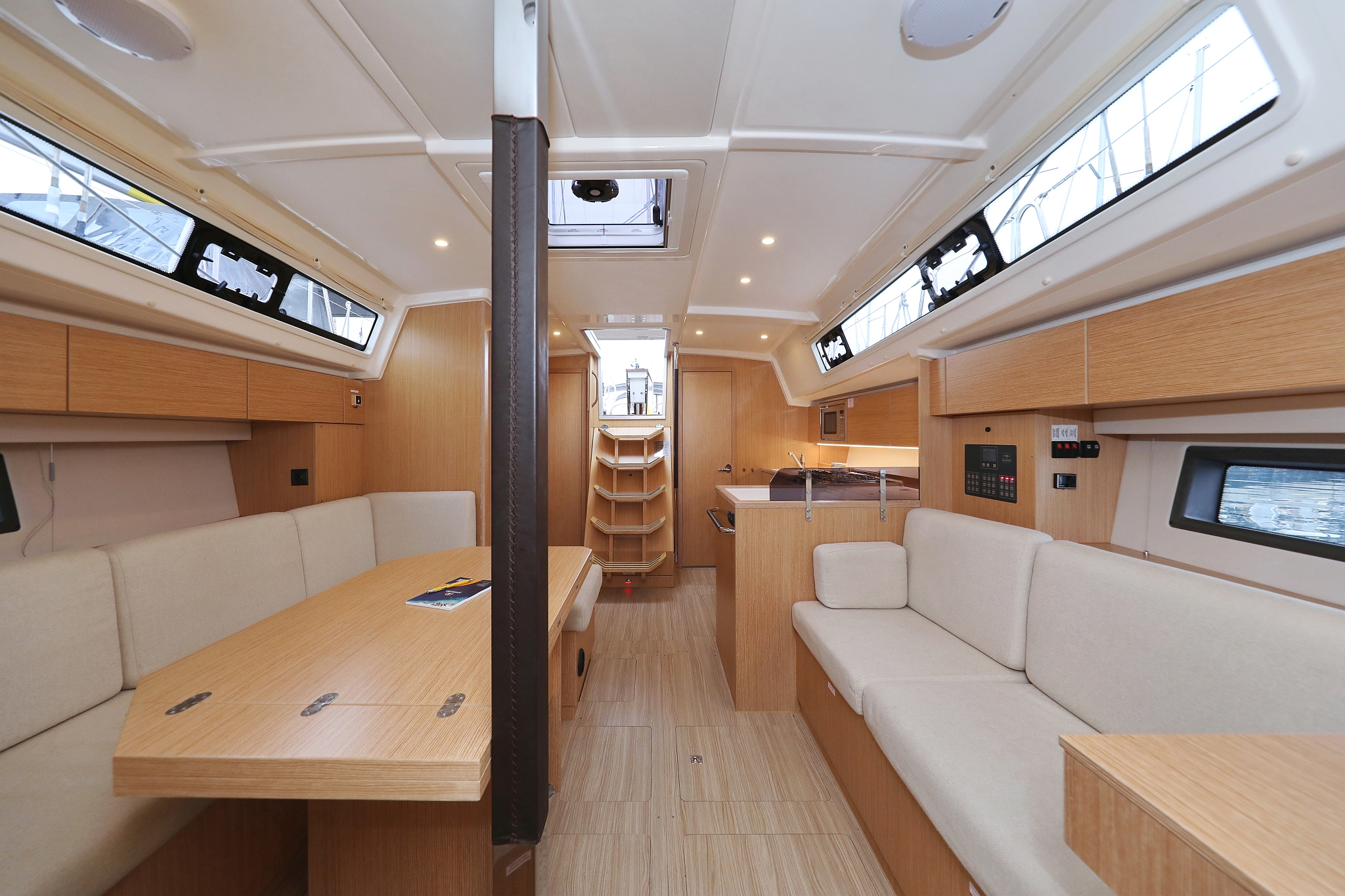Bavaria C42 — photo 17