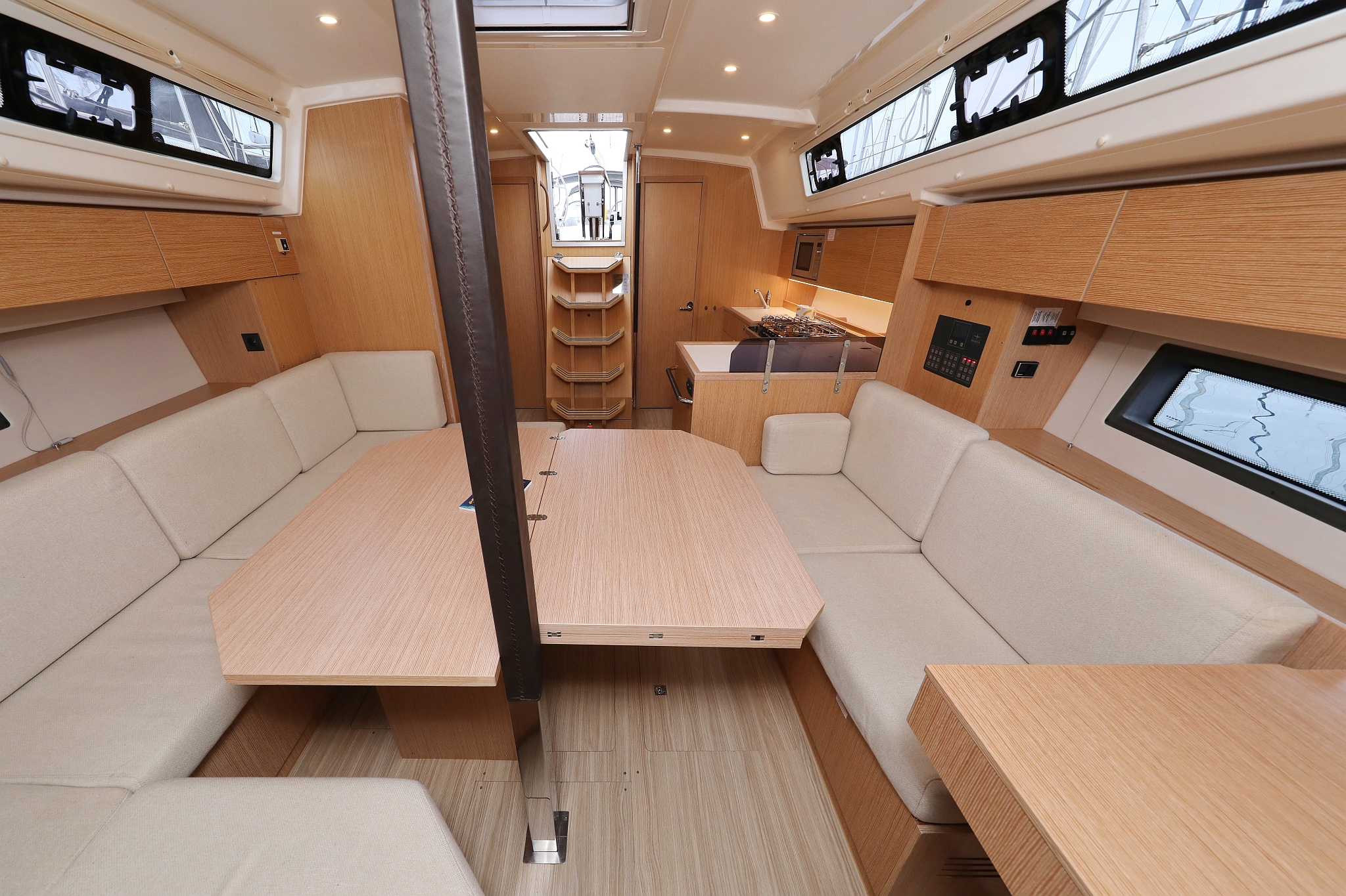 Bavaria C42 — photo 18