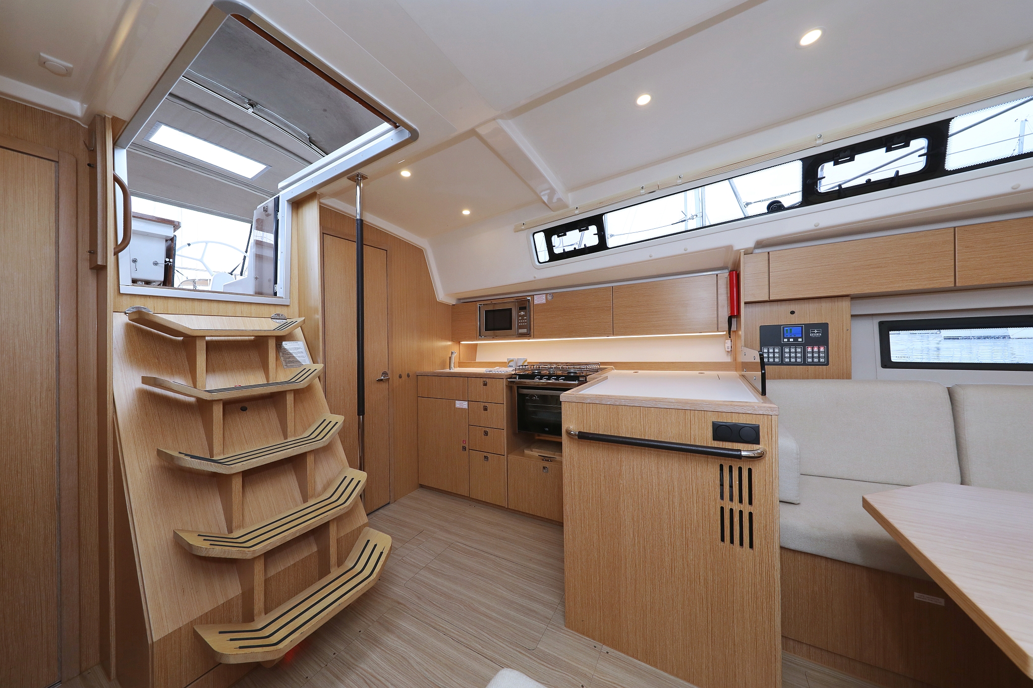 Bavaria C42 — photo 20