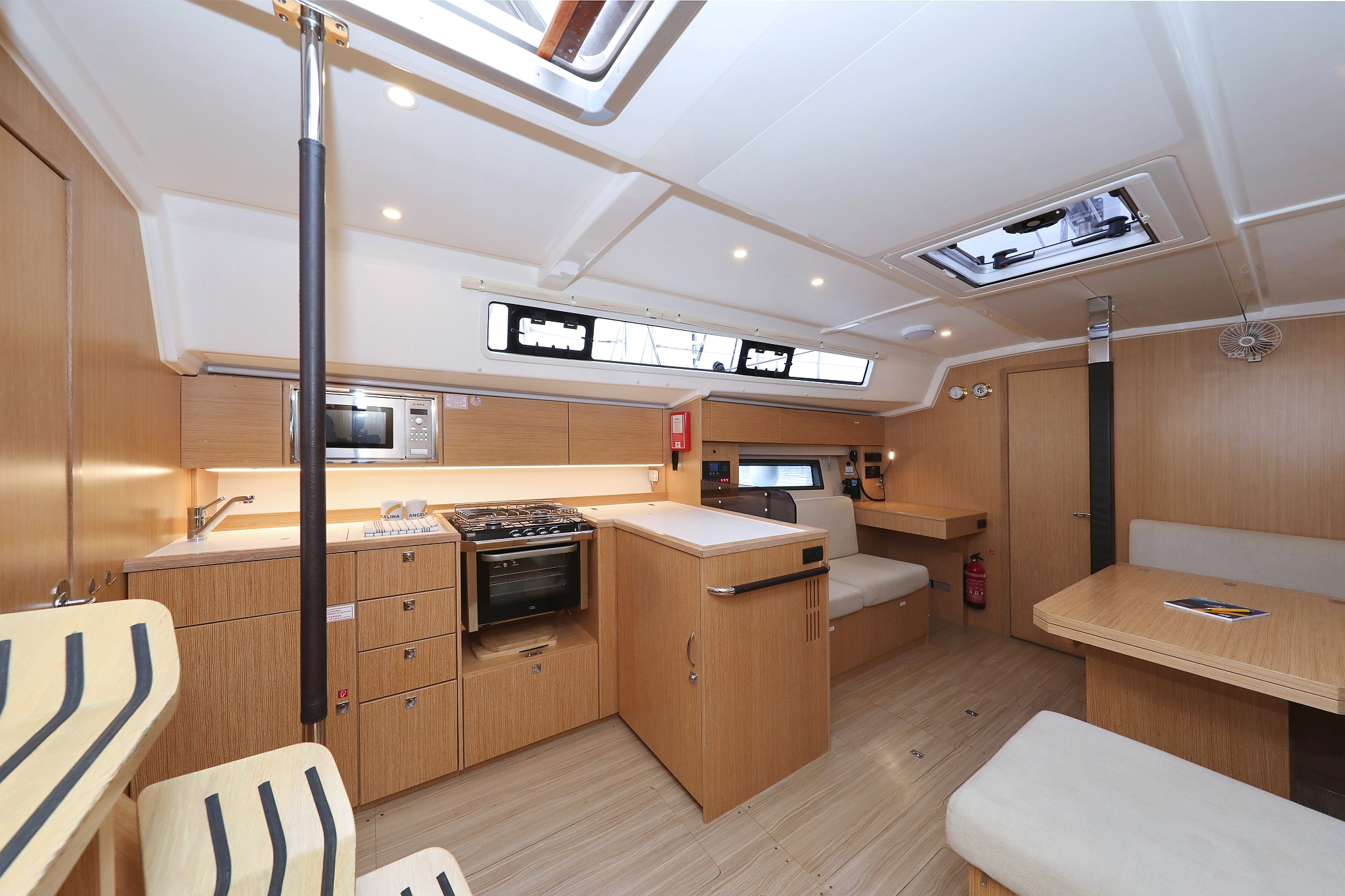 Bavaria C42 — photo 21
