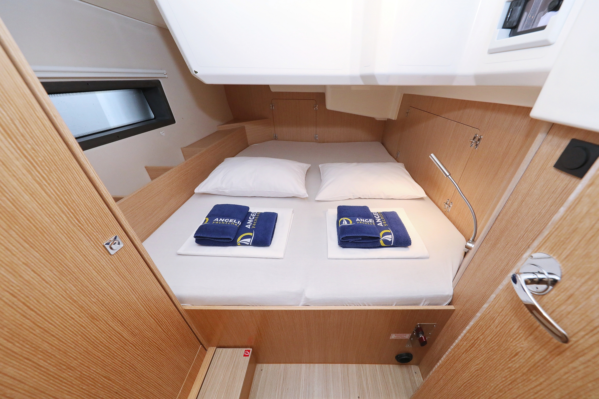 Bavaria C42 — photo 23
