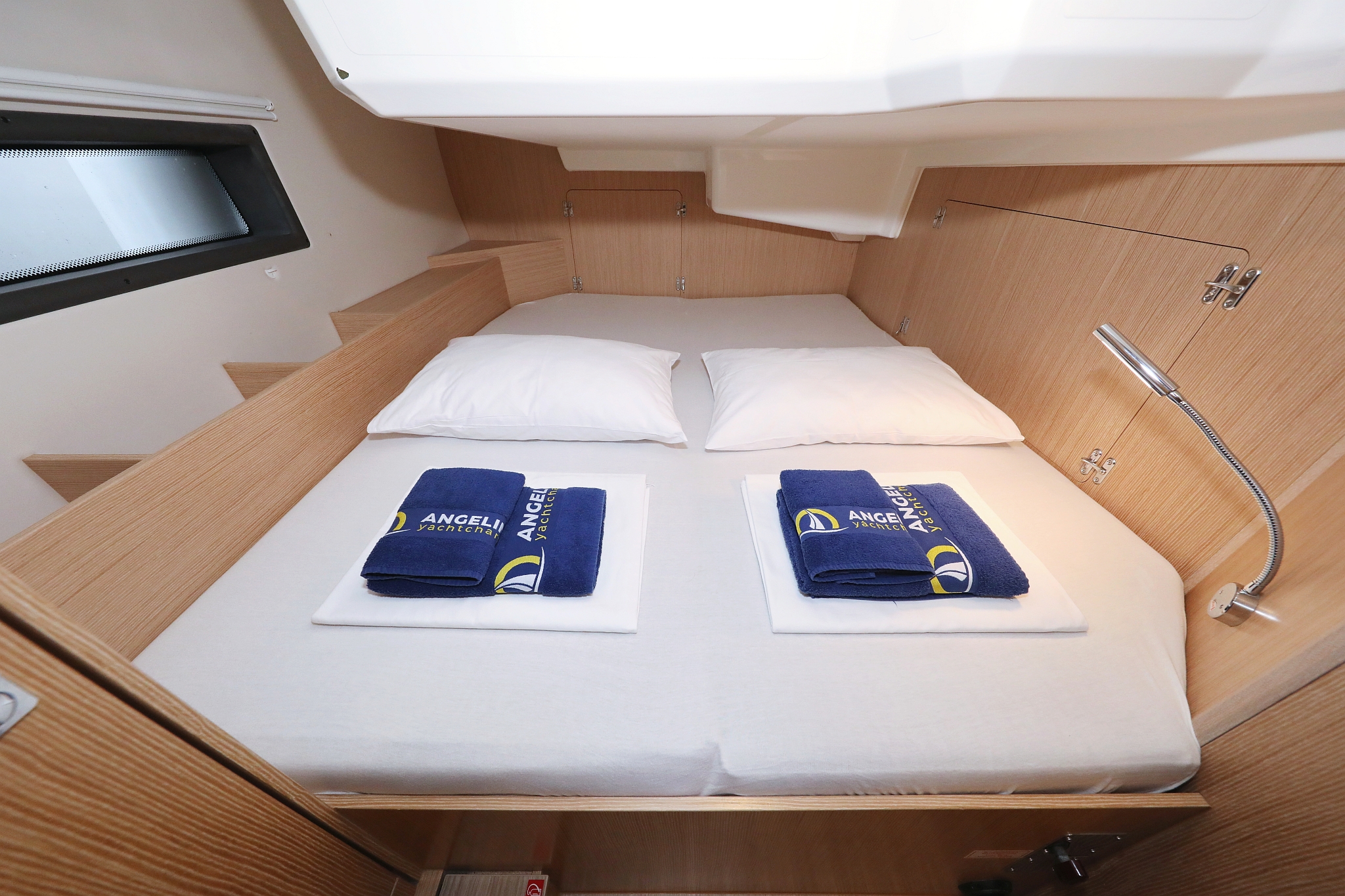 Bavaria C42 — photo 24