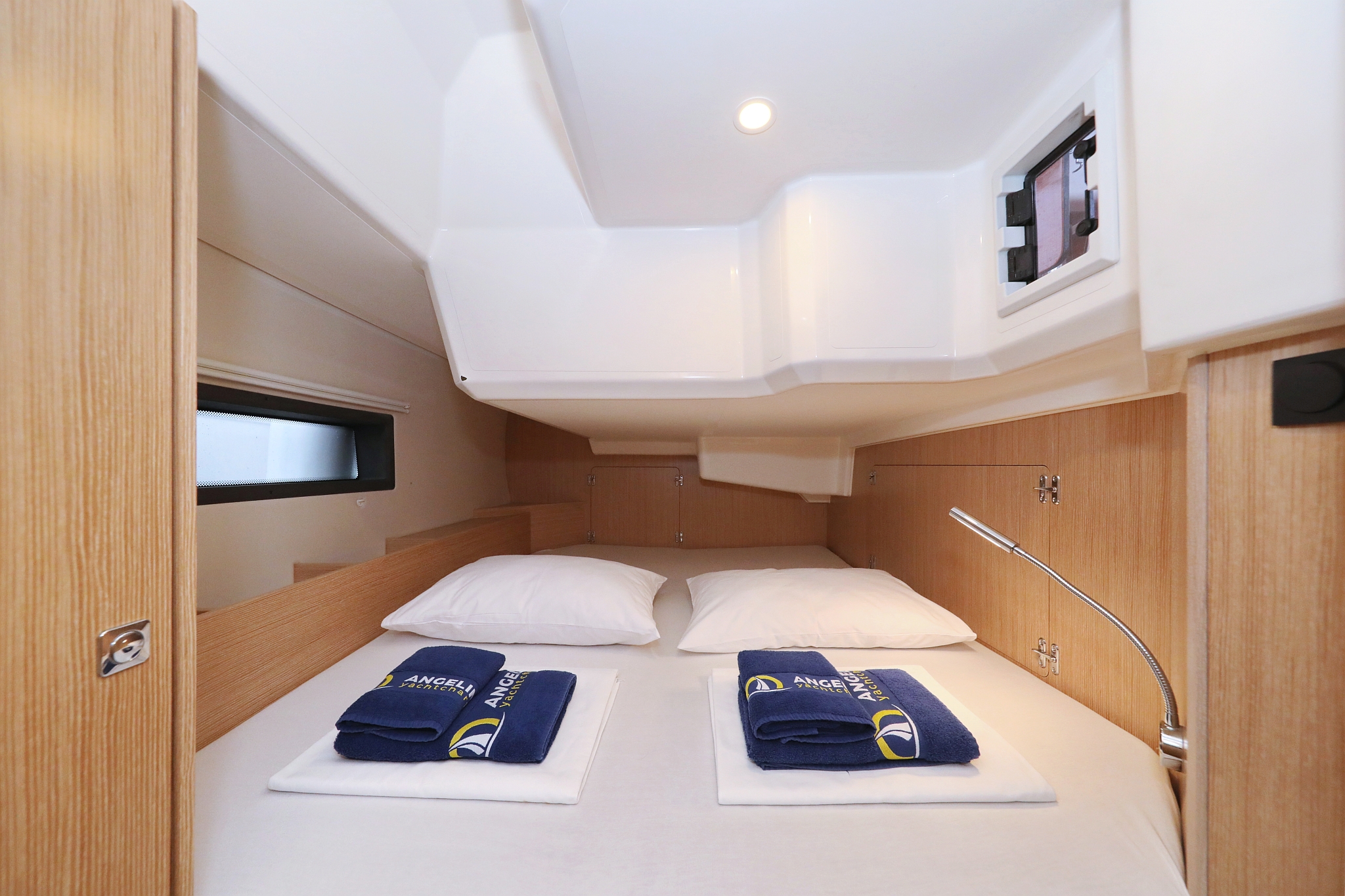 Bavaria C42 — photo 25