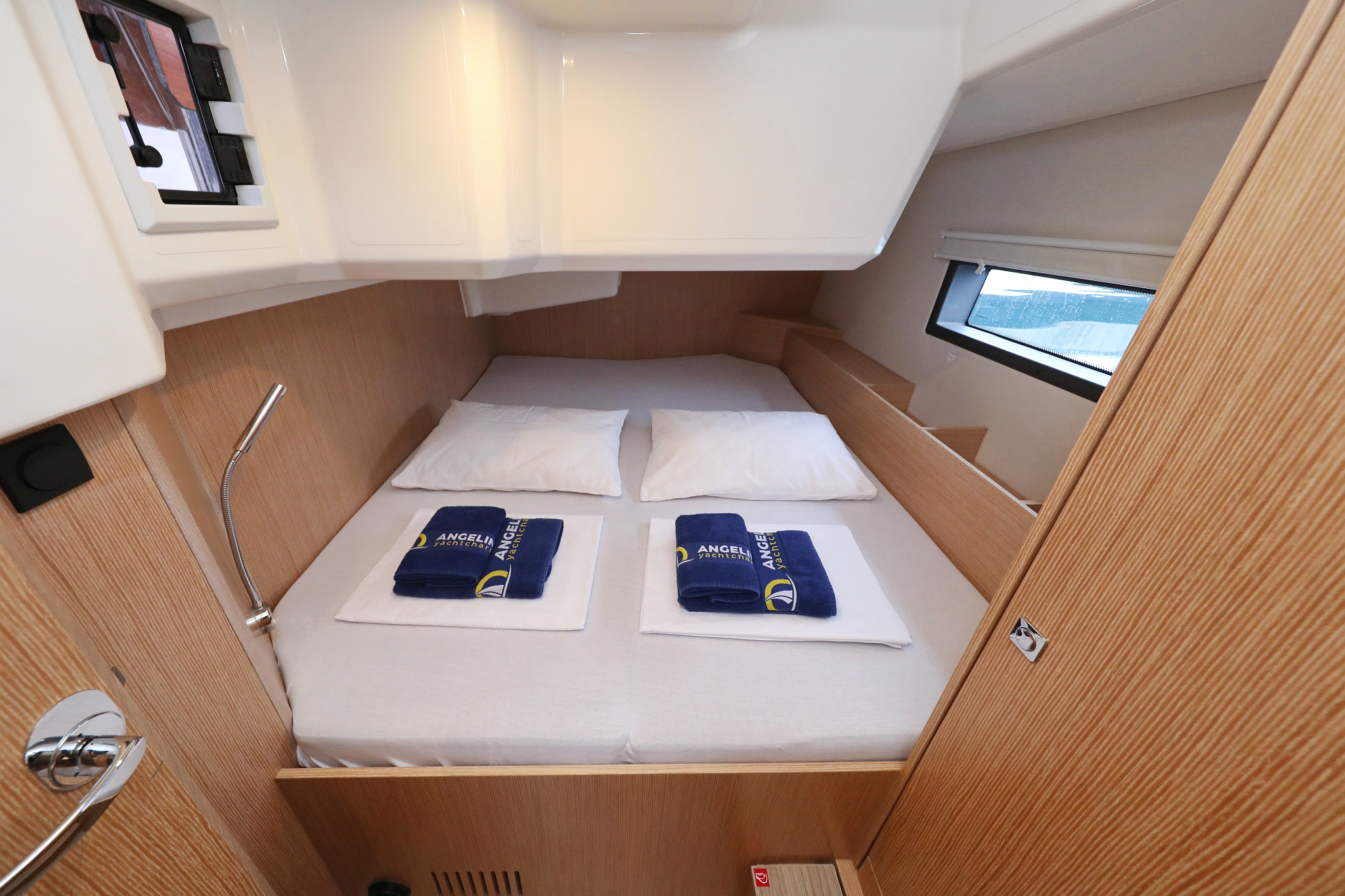 Bavaria C42 — photo 28
