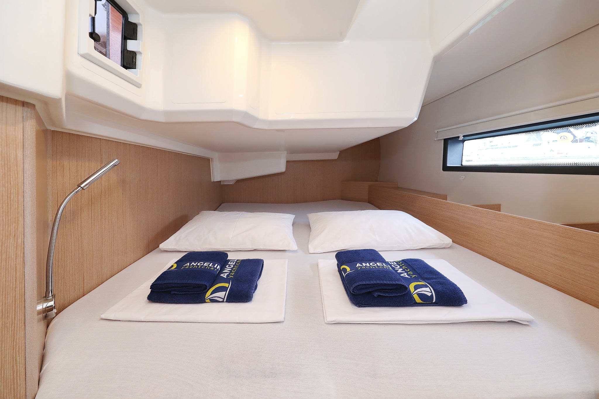 Bavaria C42 — photo 29