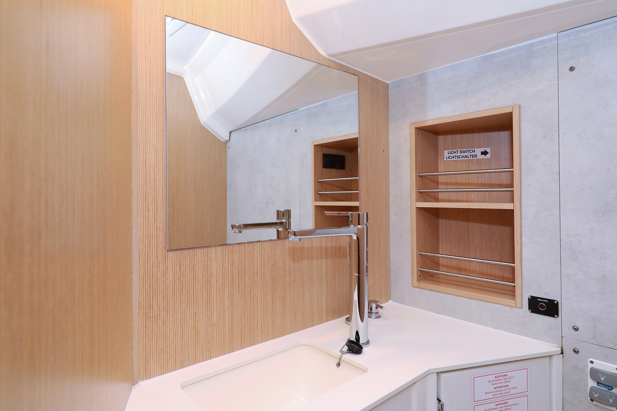 Bavaria C42 — photo 34