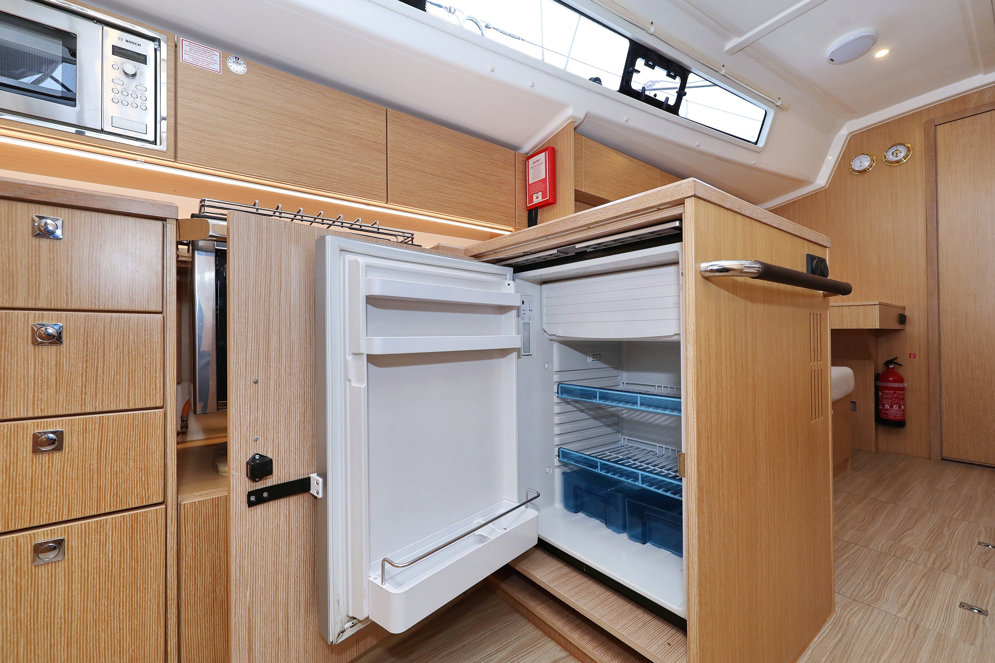 Bavaria C42 — photo 44