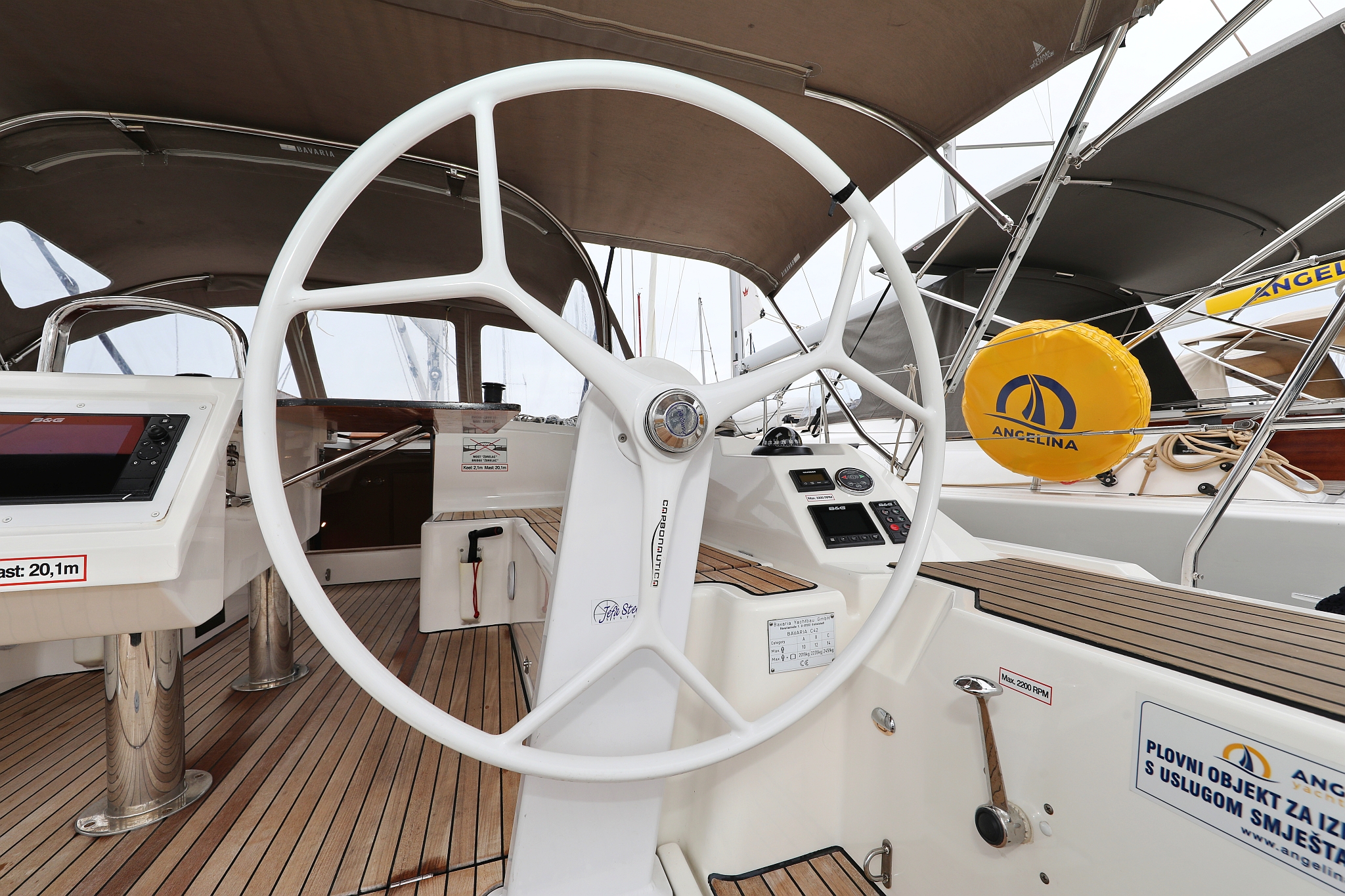 Bavaria C42 — photo 47