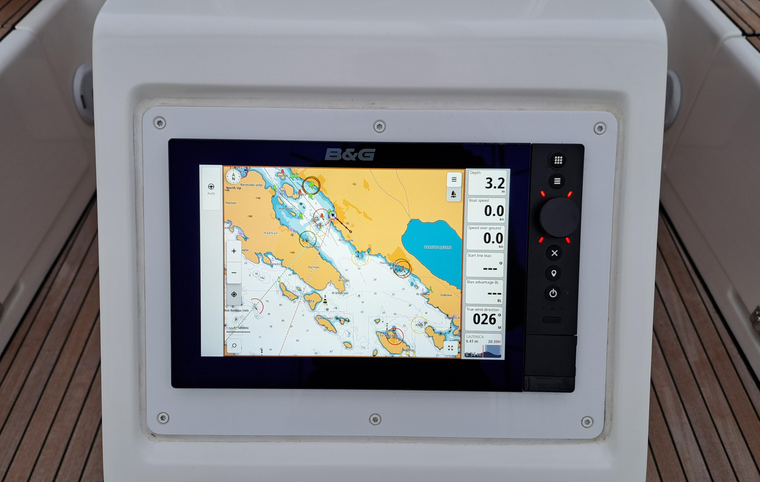 Bavaria C42 — photo 51