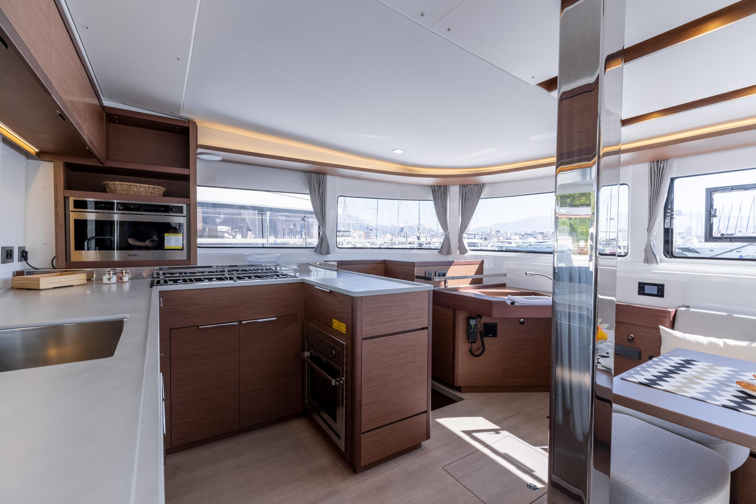 Lagoon 46 - 4 + 2 cab. — photo 12