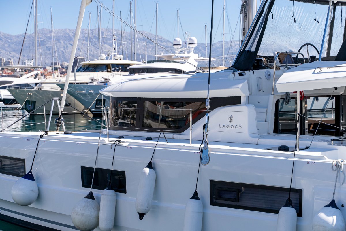 Lagoon 46 - 4 + 2 cab. — photo 13