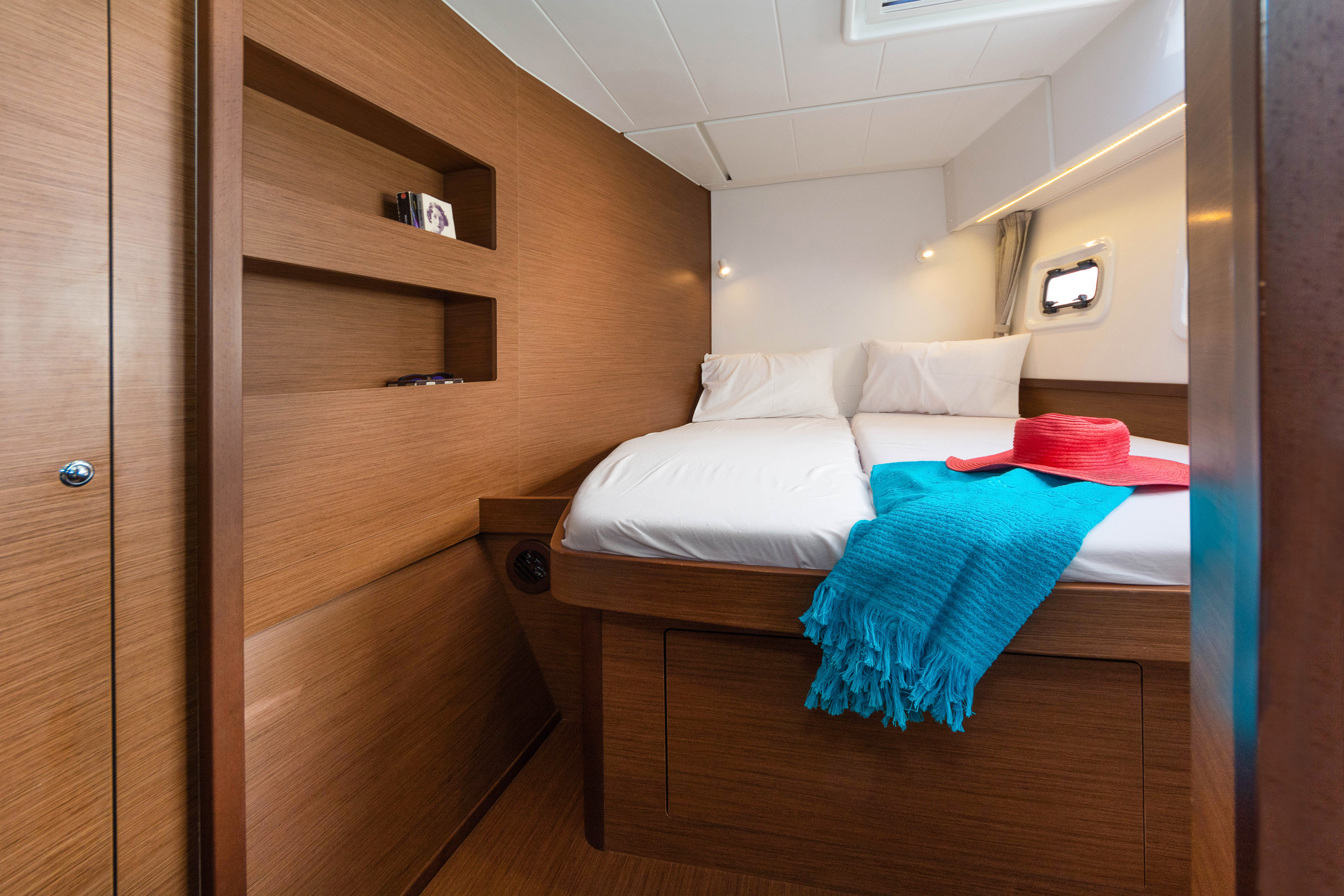 Lagoon 42 - 4 + 2 cab. — photo 19