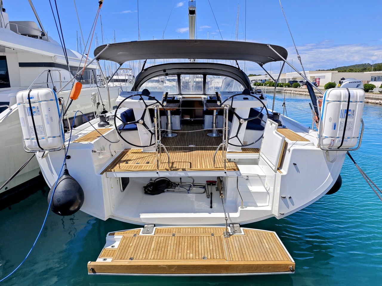 Hanse 548 - 4 + 1 cab. — photo 1
