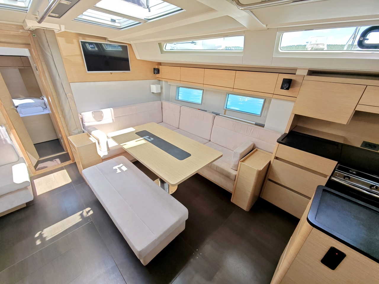 Hanse 548 - 4 + 1 cab. — photo 10