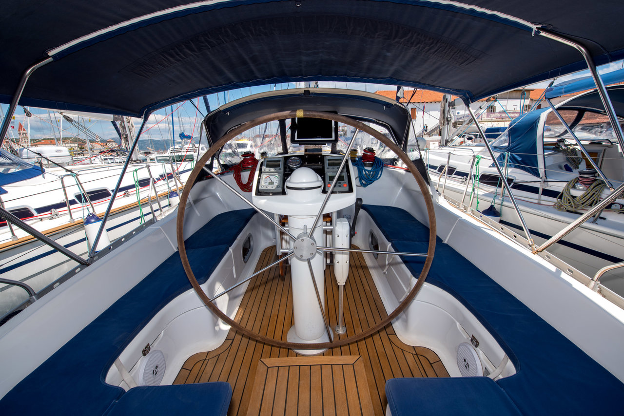 Sun Odyssey 42.2 Exclusive - 3 cab. — photo 3