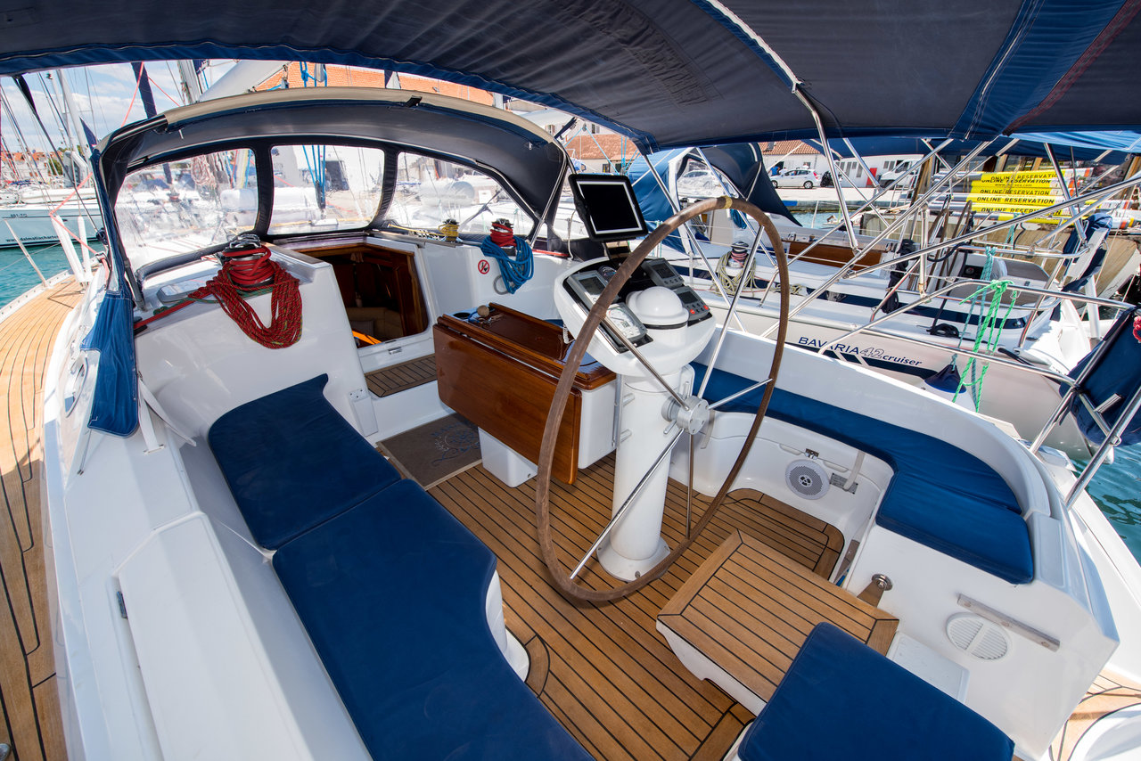 Sun Odyssey 42.2 Exclusive - 3 cab. — photo 4
