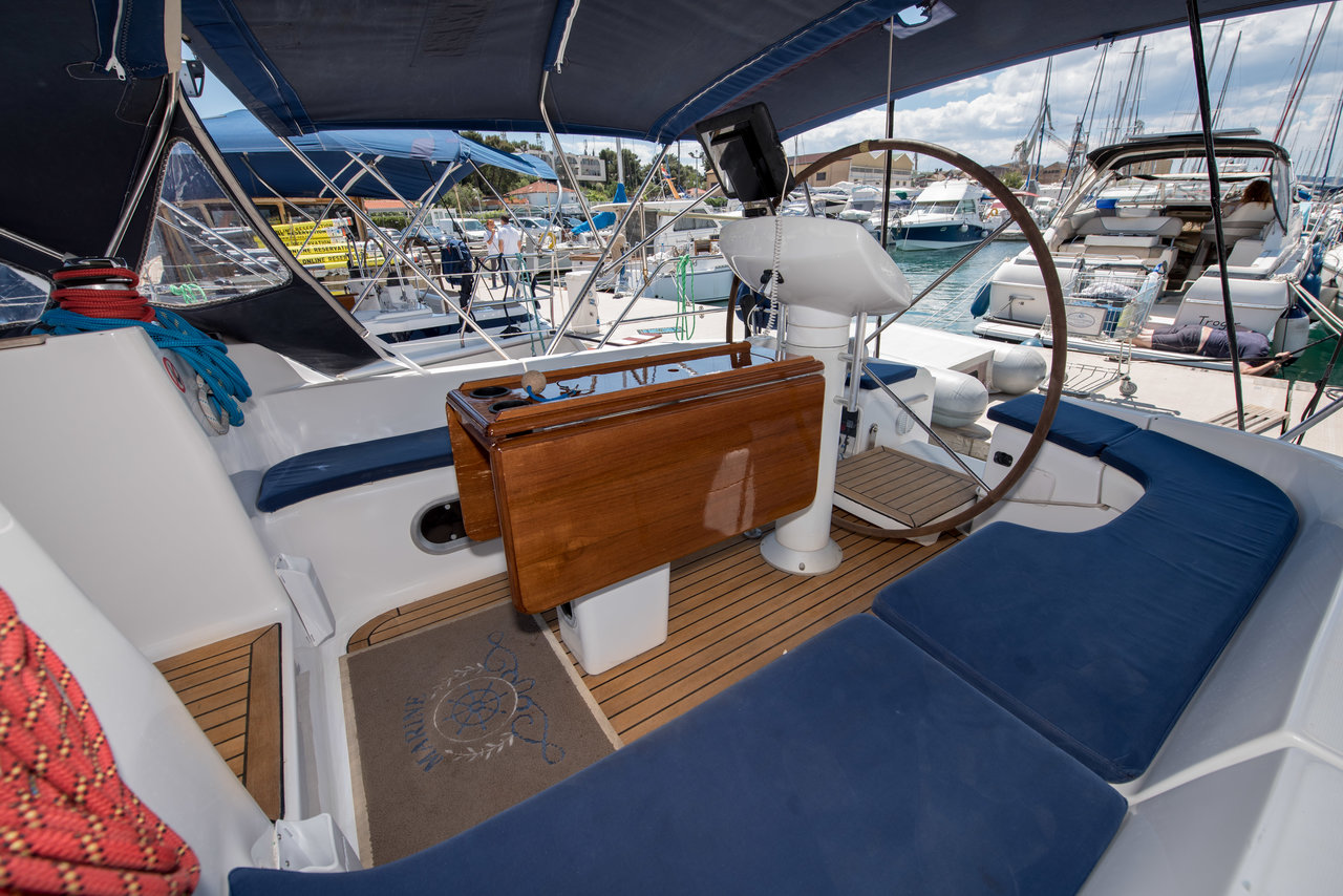 Sun Odyssey 42.2 Exclusive - 3 cab. — photo 6