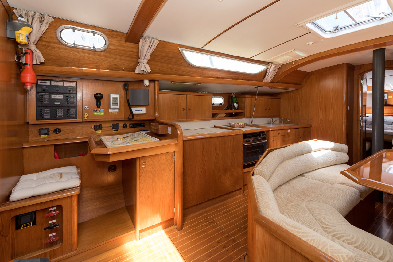 Sun Odyssey 42.2 Exclusive - 3 cab. — photo 9
