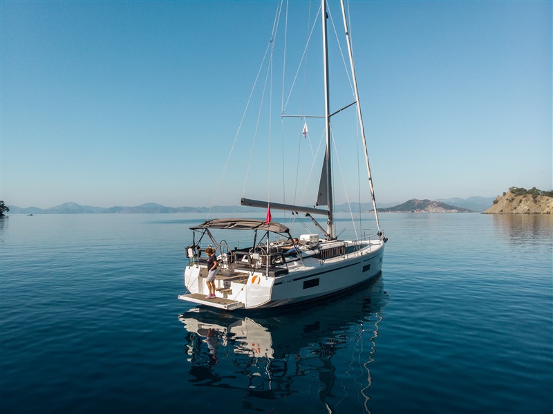 Bavaria C42 — photo 6